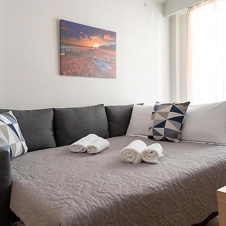 Entire Apt, 3Rd Floor, 1 Bedroom Athene Buitenkant foto