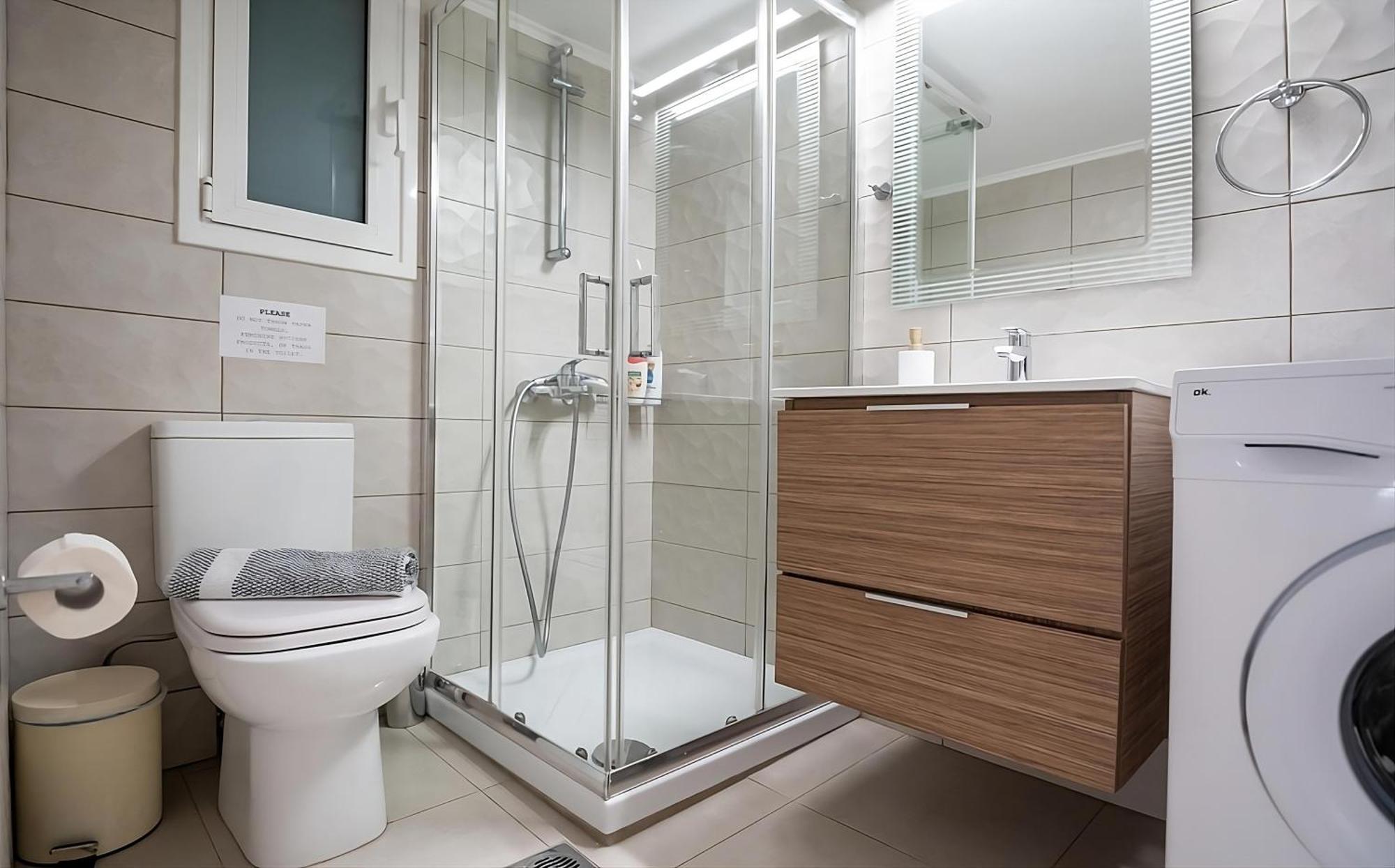 Entire Apt, 3Rd Floor, 1 Bedroom Athene Buitenkant foto